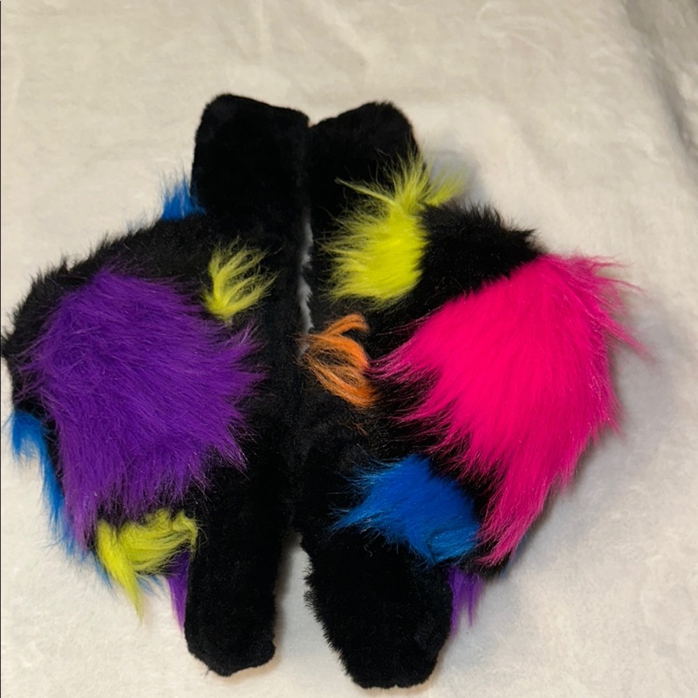UGG SZ 10 YEAH Multicolor PARTY Fluffy Slippers - Picture 3 of 6